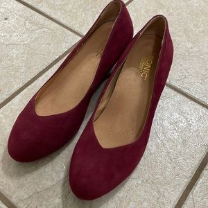 Vionic suede burgundy ladies 9.5 wedge